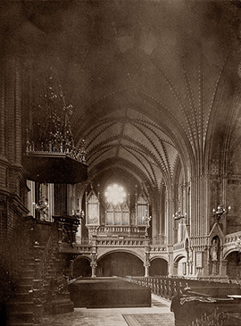 historische innenansicht mit orgel